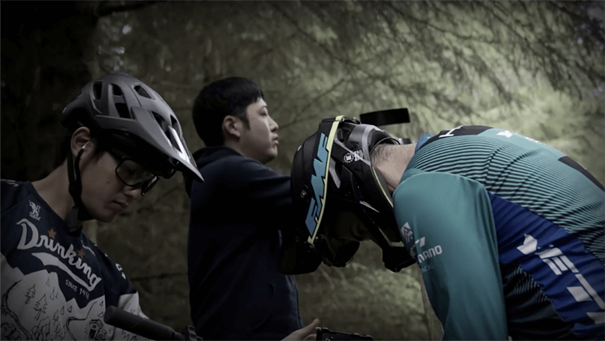 こころ躍る製品の原作・脚本・監督